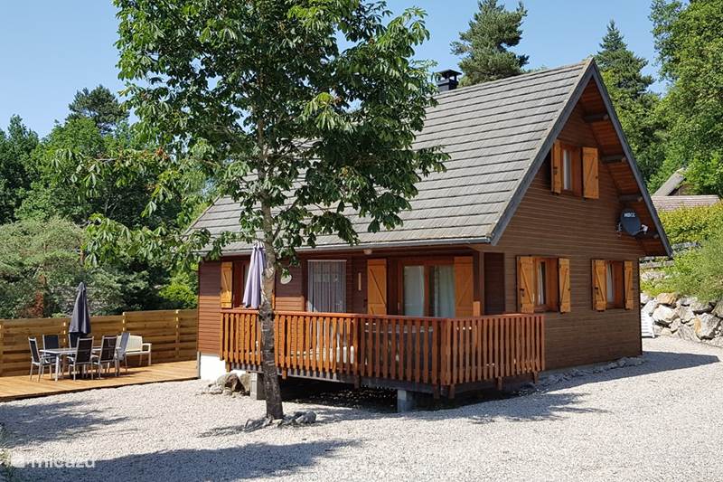 Vacation rental France, Cantal, Beaulieu Chalet Holiday home 'Les Étoiles'