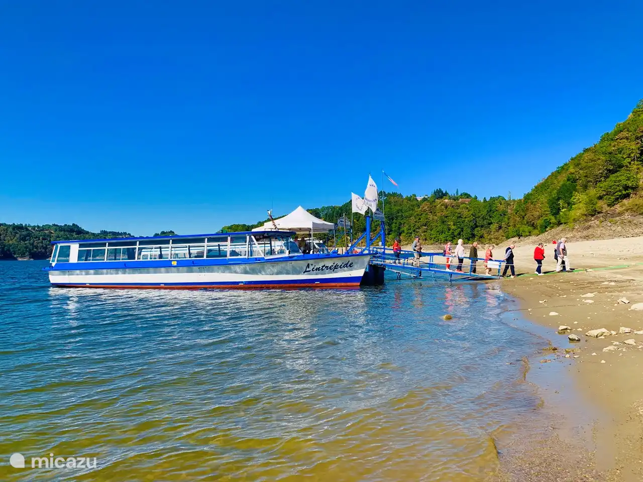 Tour avec le bateau d'excursion sur le lac.