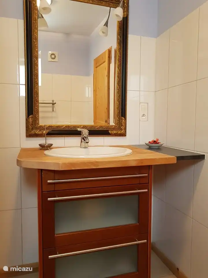 Waschtischunterschrank