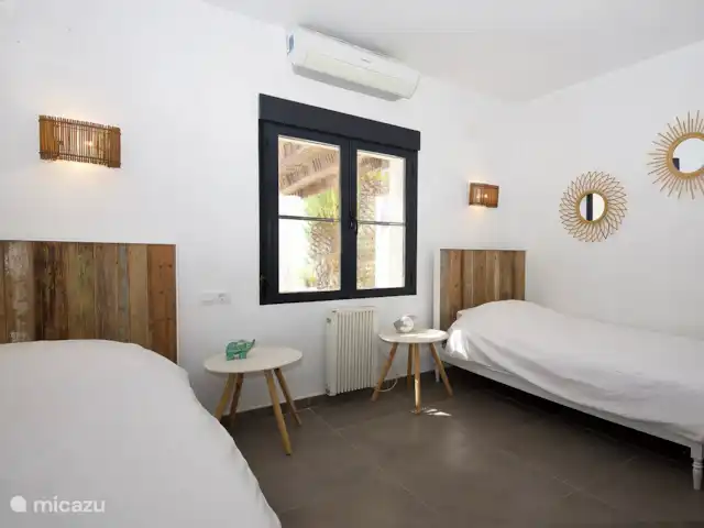 Casa Ocho Benissa Costa / Moraira en España, Costa Blanca, Benissa - villa El primer dormitorio doble, con aire acondicionado y mosquitera