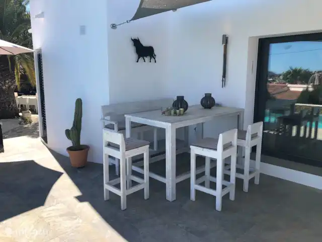 Casa Ocho Benissa Costa / Moraira en España, Costa Blanca, Benissa - villa Elementos españoles como el Toro y los cactus