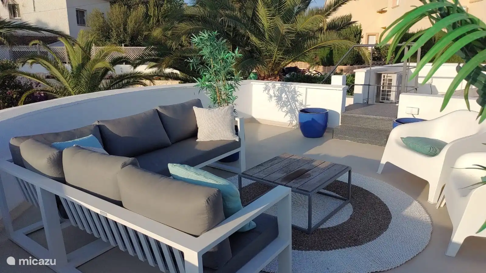 Lovely roof terrace for lots of sun until the late hours