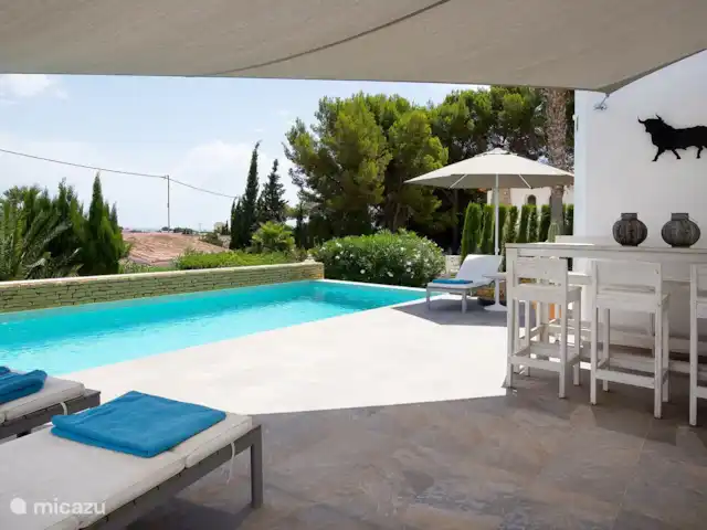 Casa Ocho Benissa Costa / Moraira en España, Costa Blanca, Benissa - villa nadando en la terraza