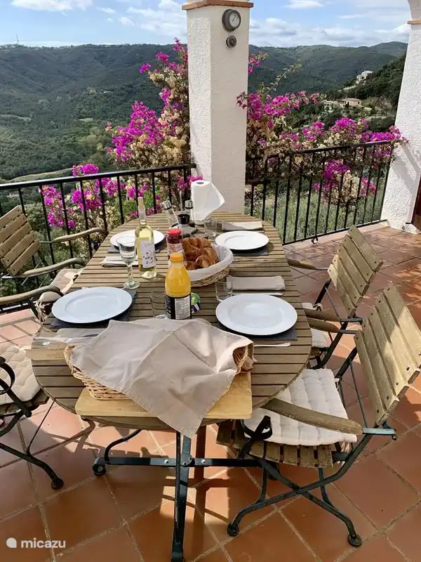 Terrace with living room and dining room (2)