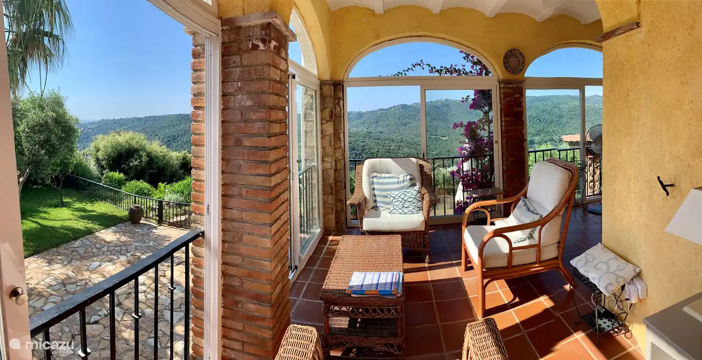 Conservatory at bedroom1 (1)