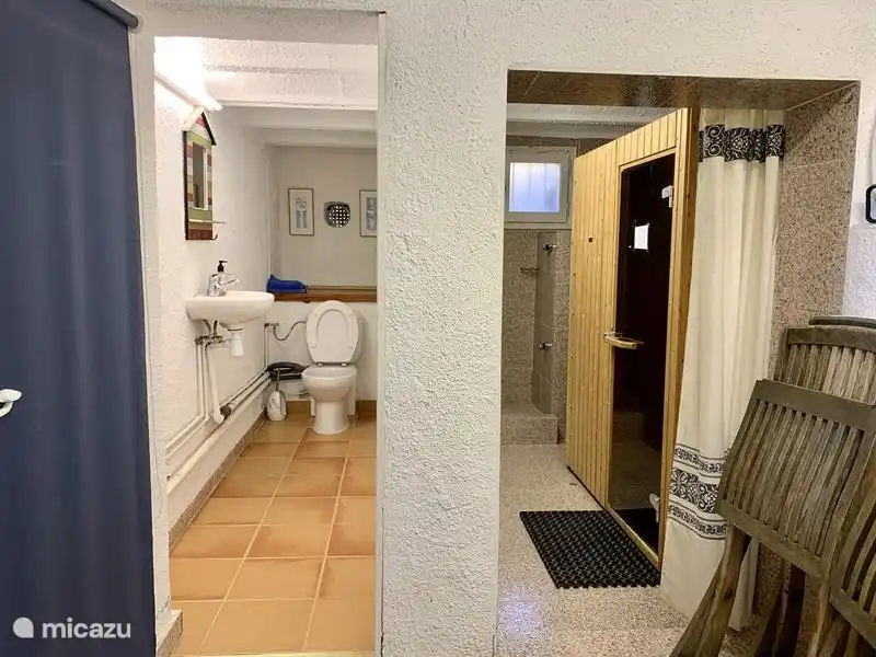 Separate toilet; sauna with separate shower