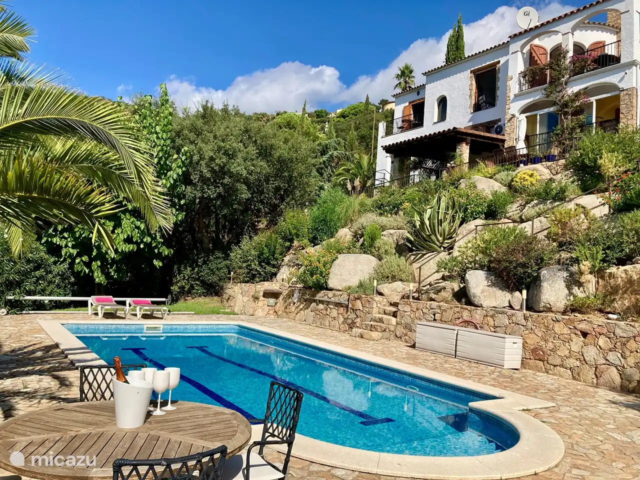 Lovely pool, heated all year round!