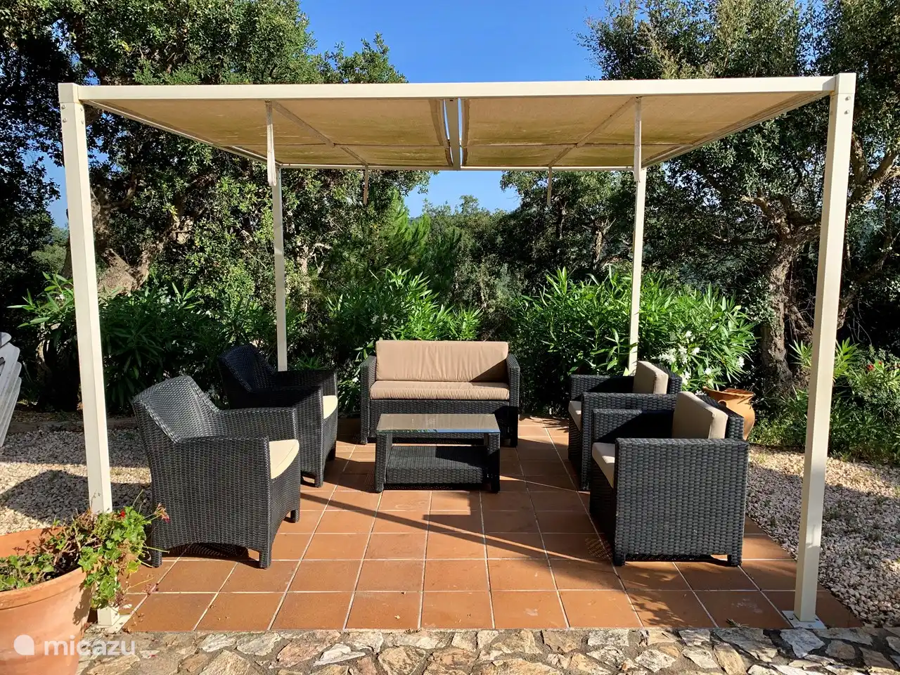 Lounge terrace by pool (2)