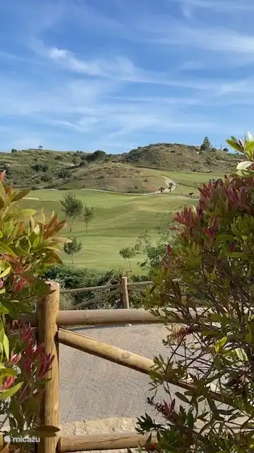 Vue sur le golf depuis le complexe