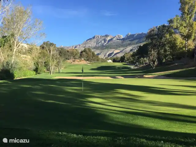 Villa met zwembad en super zeezicht huren in Spanje, Costa Blanca, Altea - villa Er zijn diverse golfbanen zoals Golf Club Don Cayo Altea (9 holes).  Deze ligt op 5 minuten wandelen van het huis.