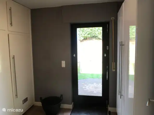 Villa Im Bongert Parque Nacional de Eifel en Alemania, Eifel, Hellenthal - casa vacacional Cuarto de servicio y puerta al jardín.