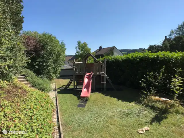 Villa Im Bongert Parque Nacional de Eifel en Alemania, Eifel, Hellenthal - casa vacacional Los niños pueden jugar en el jardín inferior.