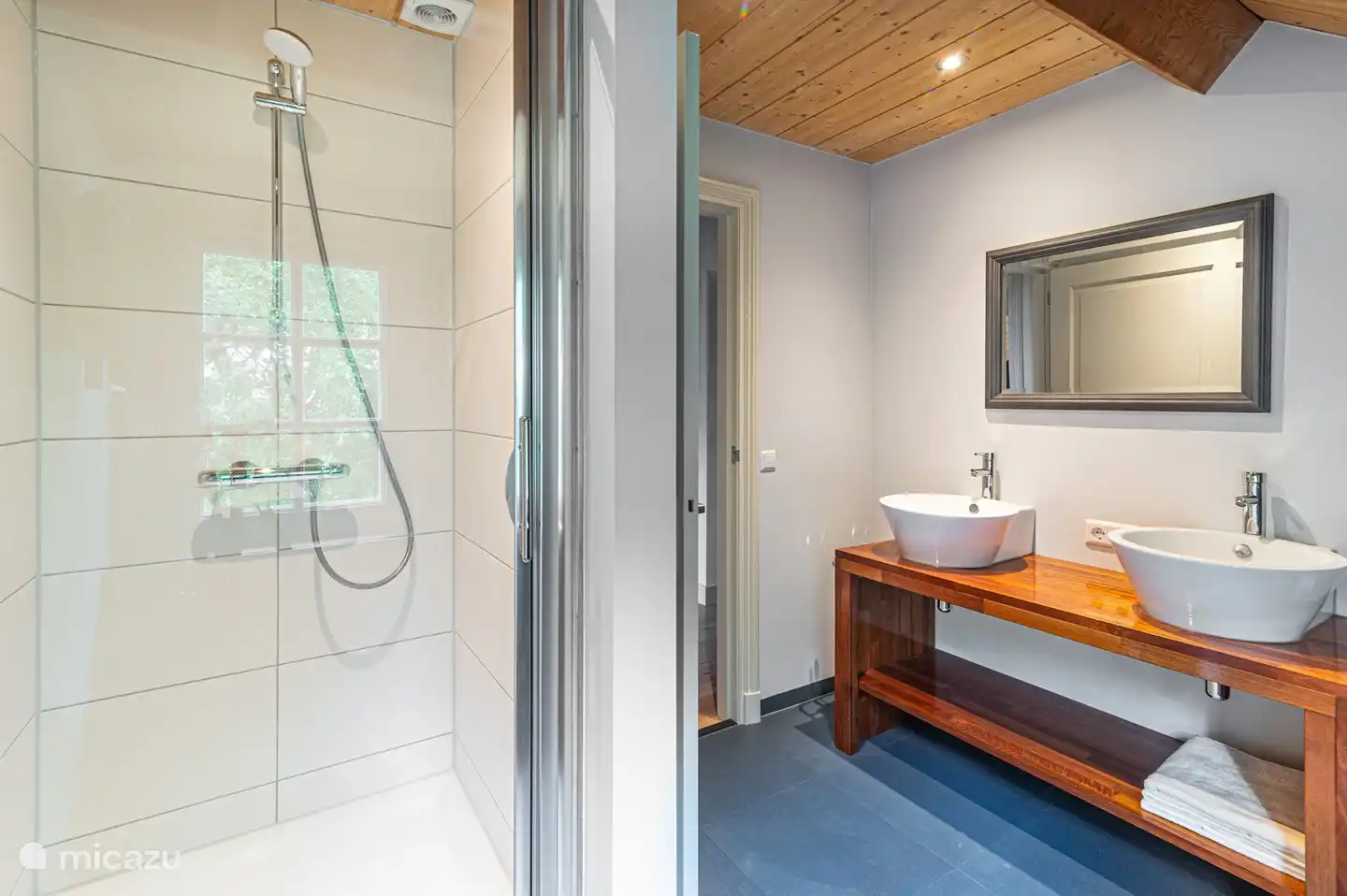 Badezimmer im ersten Stock