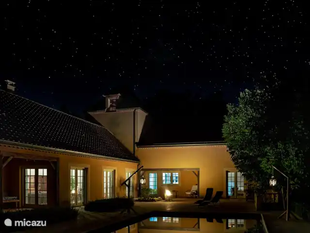 La Grande Maison | France, Dordogne, Clermont-de-Beauregard - maison de vacances Maison de la Couronne la nuit