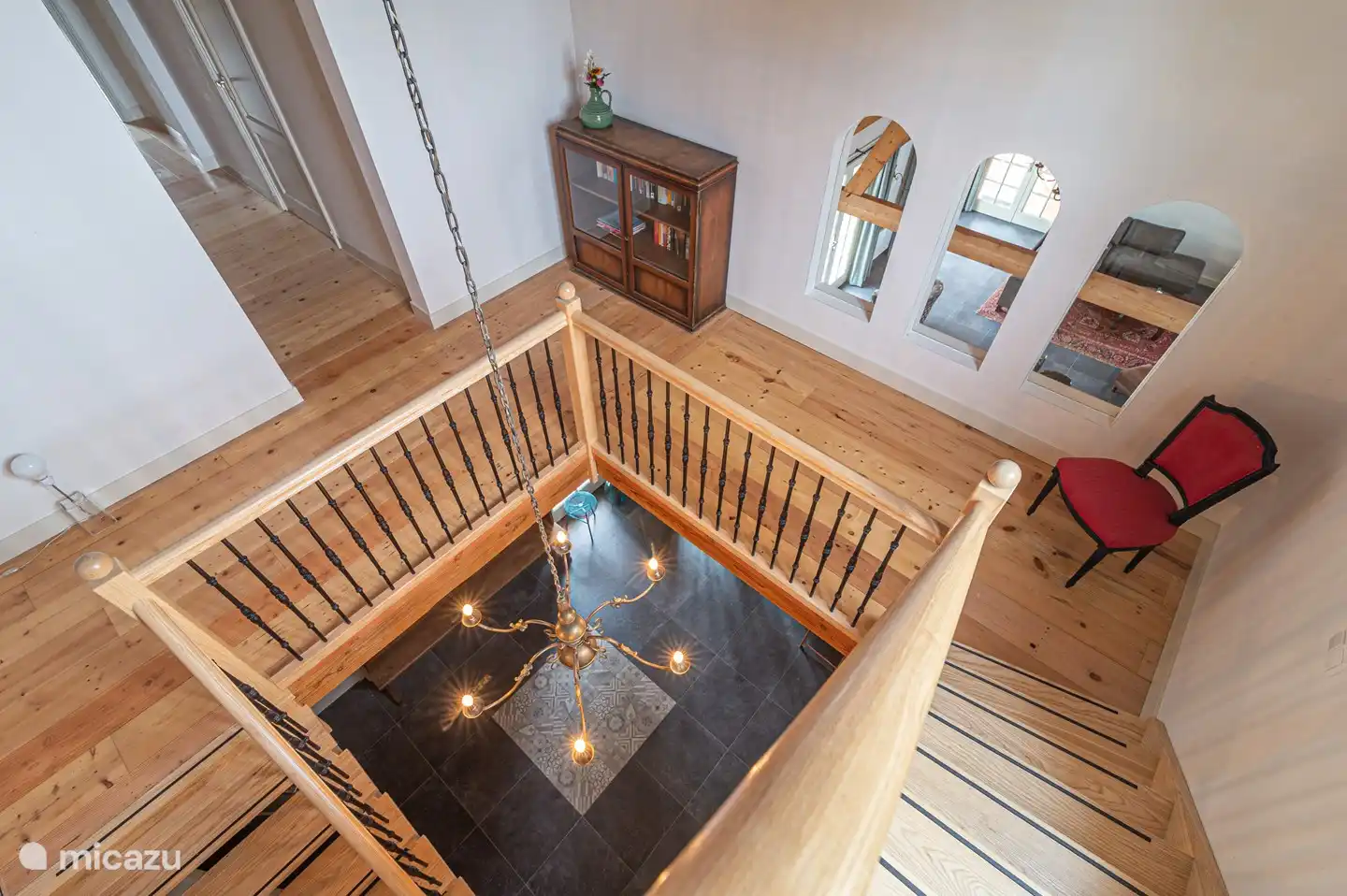 Eingang La Grande Maison vom Turmzimmer aus