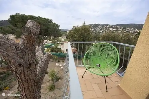 Badezimmer mit Dusche und Balkon (Foto 4/4)