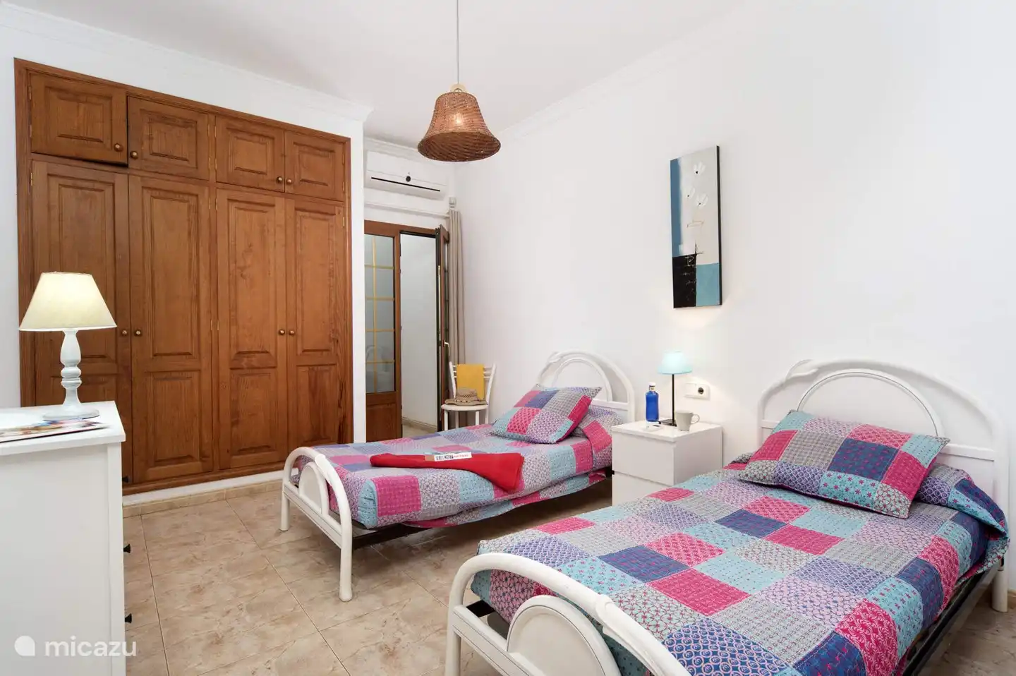 2nd guest bedroom also here the beds can be put together.