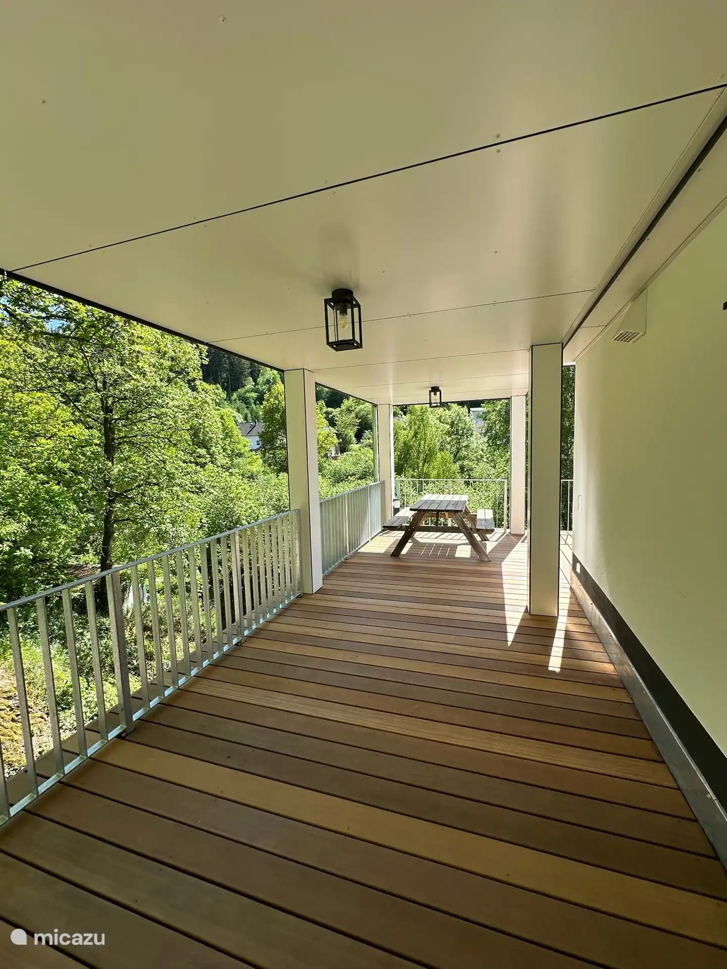 Große Terrassenüberdachung