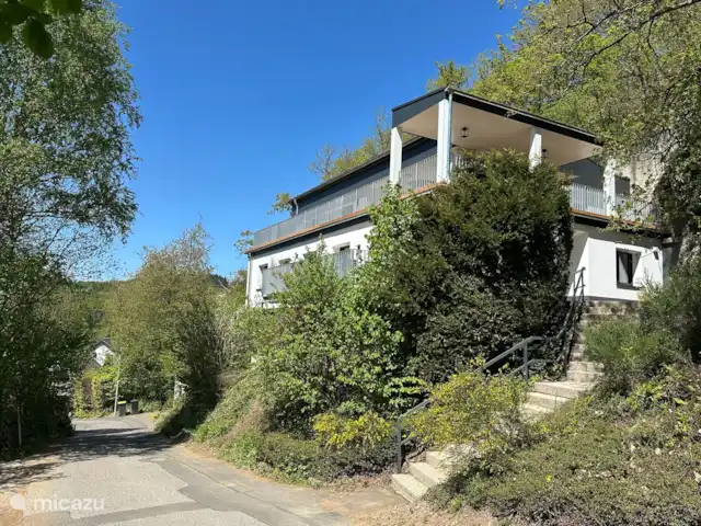 Ático Holgenbach Nat. Parque Eifel en Alemania, Eifel, Schleiden - apartamento Vista y calle Villa Holgenbach
