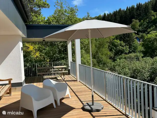 Ático Holgenbach Nat. Parque Eifel en Alemania, Eifel, Schleiden - apartamento Terraza y sala de estar