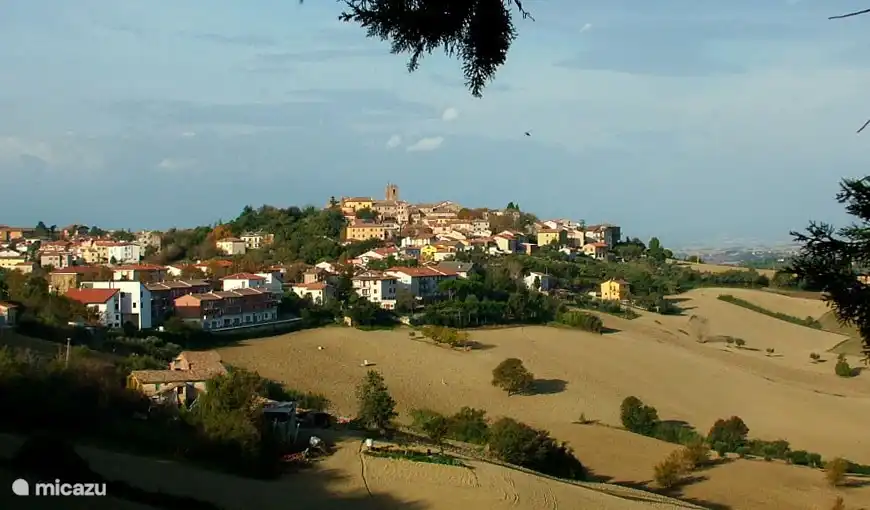 le village pittoresque de Santa Maria Nuova est à seulement 1,5 km de Il Posto Perfetto. Il a plusieurs magasins, un café, une pizzeria et un grand supermarché.