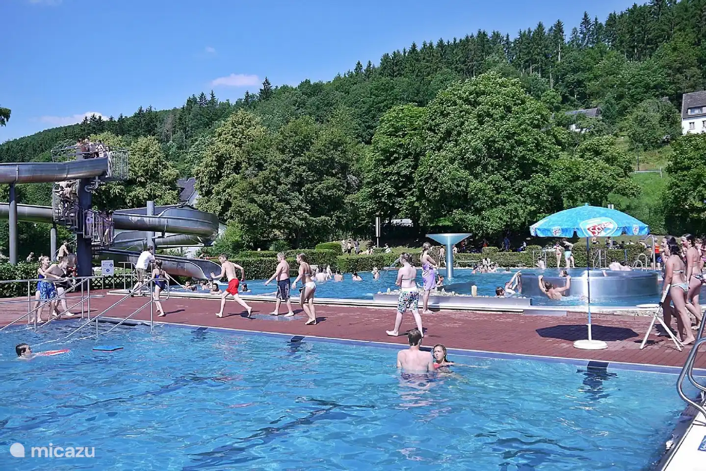 Das Erlebnisfreibad Dieffenbach ist fußläufig erreichbar
