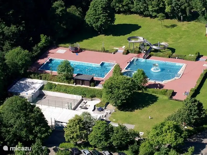 Das Erlebnisfreibad Dieffenbach ist fußläufig erreichbar