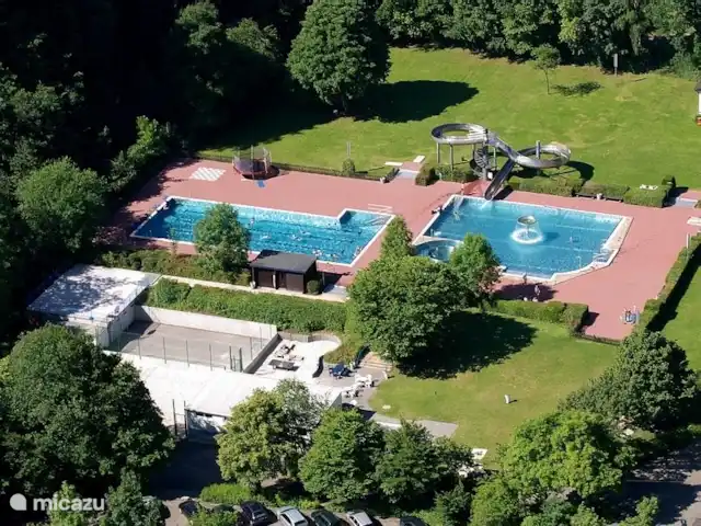 Villa Holgenbach Parc national de l'Eifel | Allemagne, Eifel, Schleiden - maison de vacances La piscine d’Erlebnisfreibad Dieffenbach est accessible à pied