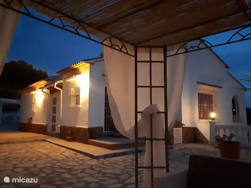 Profitez d'une soirée d'été chaude et sensuelle