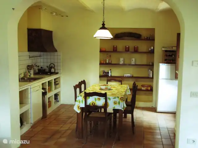 Location de Vacances Italie, Marche, San Lorenzo In Campo, maison de vacances - Maison Panorama Cuisine ouverte et confortable avec four/micro-ondes et deux cafetières