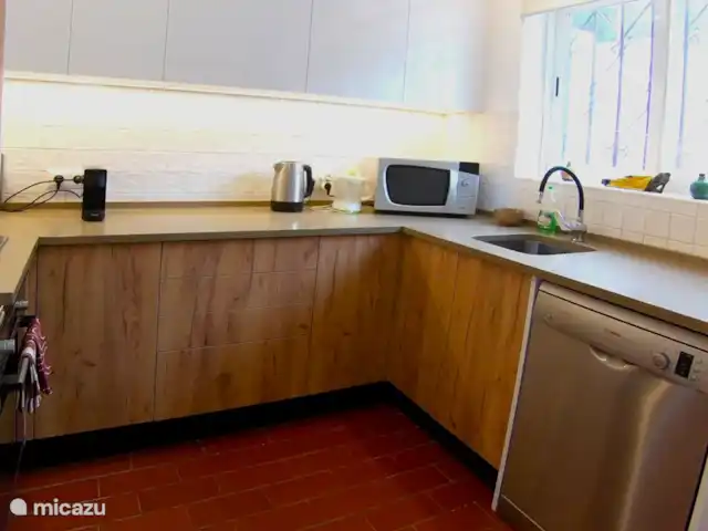 Casa Pura Vida, vue fantastique sur la mer | Portugal, Algarve, Guia - maison de vacances Casa Pura Vida nouvelle cuisine depuis 2023