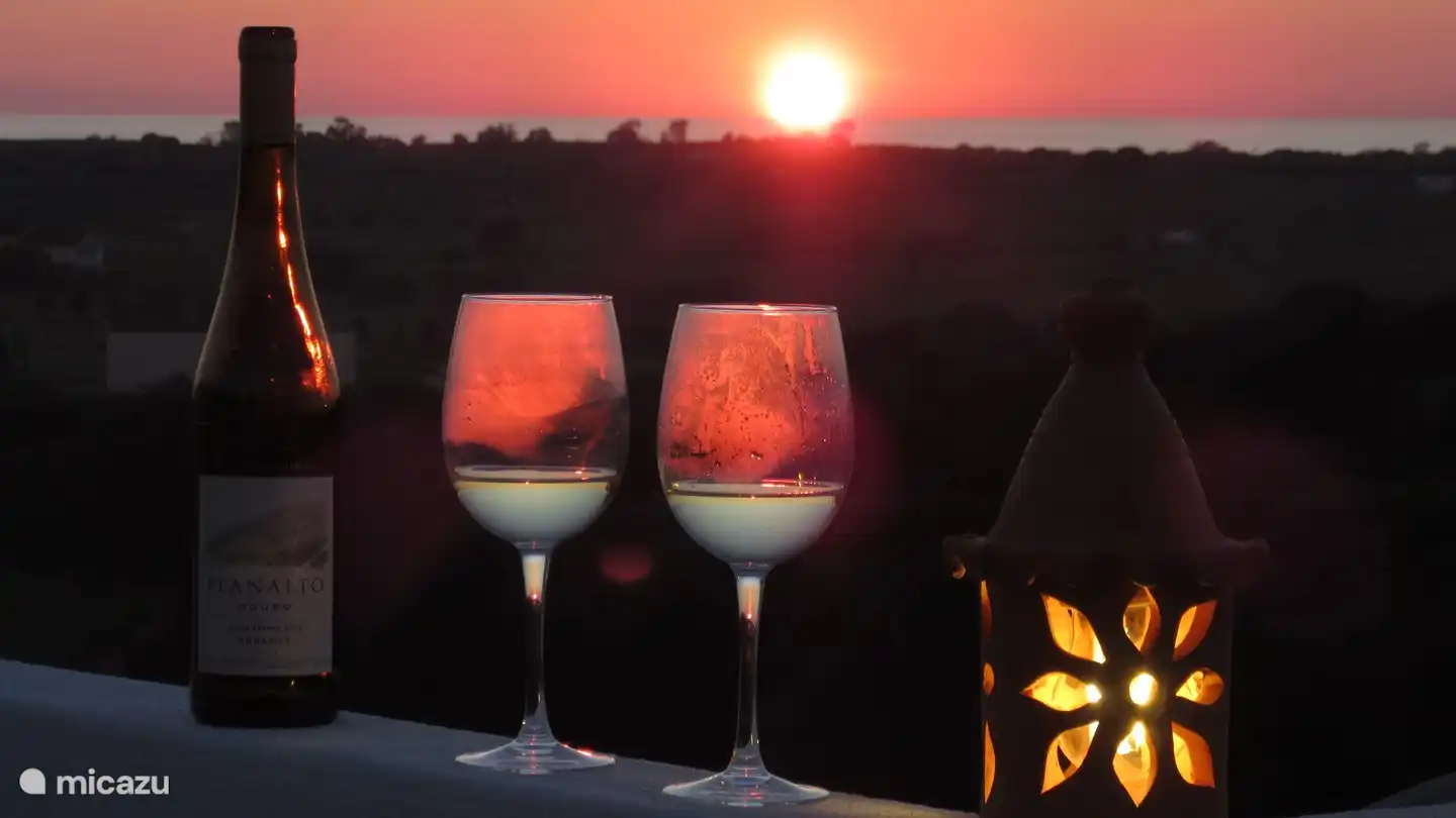 Coucher de soleil depuis la terrasse sur le toit, le salon ou le balcon