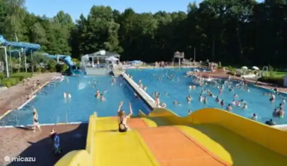 Piscine extérieure d'Uelsen à distance de marche de la maison de vacances