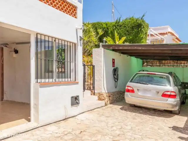Villa Carolima | Espagne, Costa Blanca, Benissa - villa Parking pour 2 voitures, y compris chargeur pour voitures électriques.