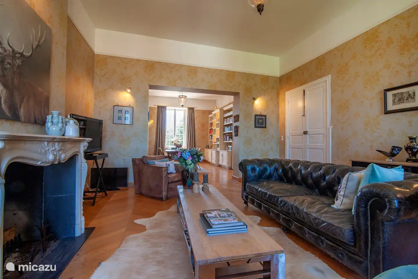 Übersicht Lounge und Bibliothek