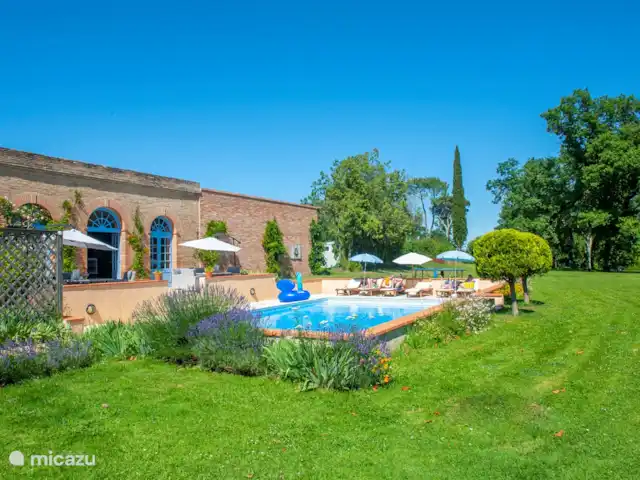 Location de Vacances France, Tarn-et-Garonne, Vigueron, studio - Escude Fleuri Piscine avec pool bar / cuisine