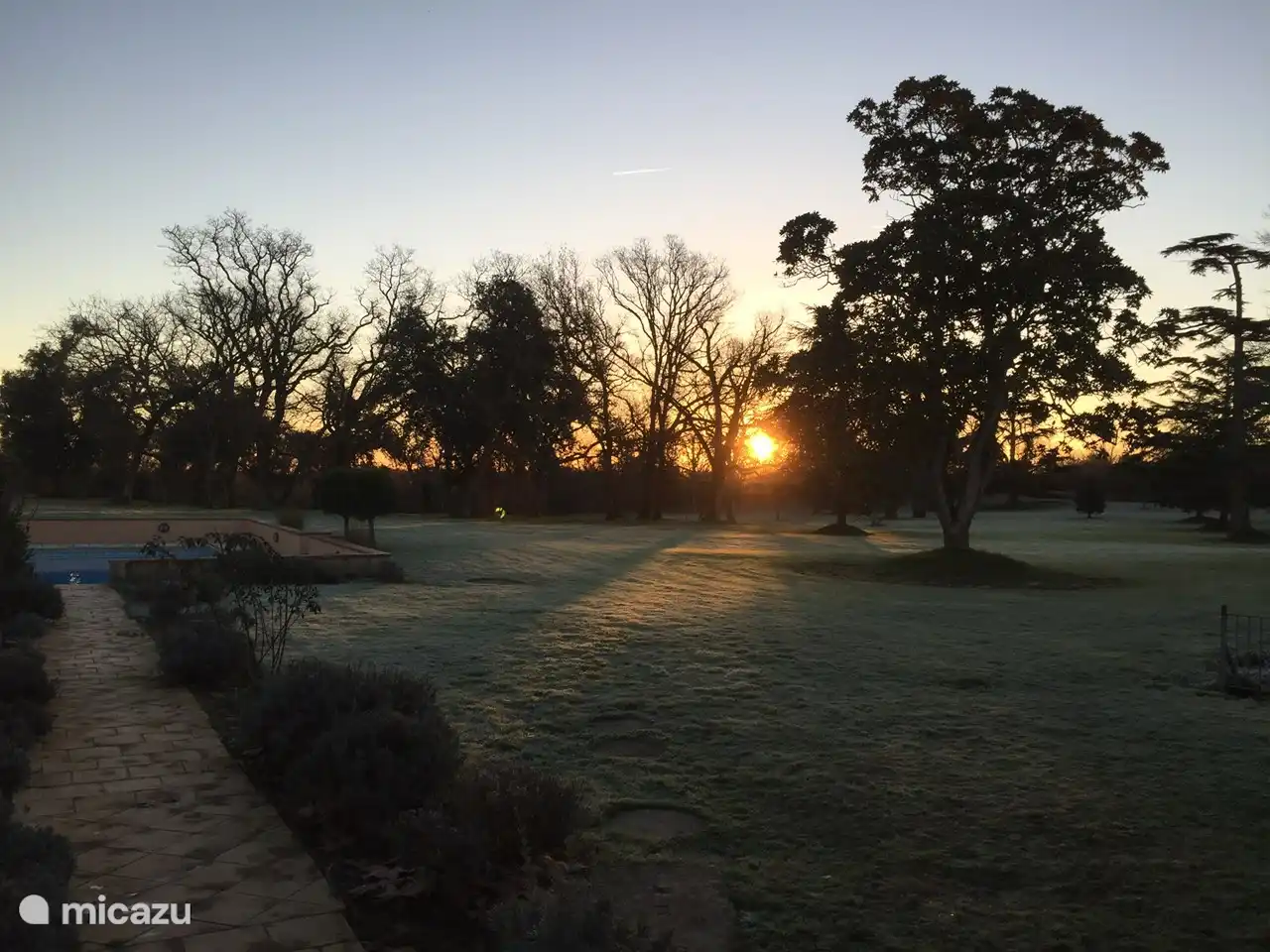 Zonsopkomst in de herfst op Escudes