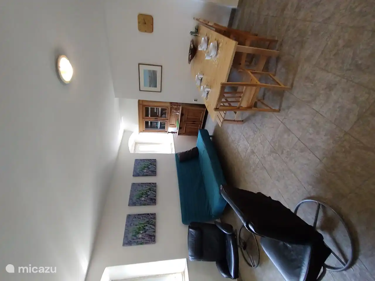 Wohnzimmer mit Schlafsofa