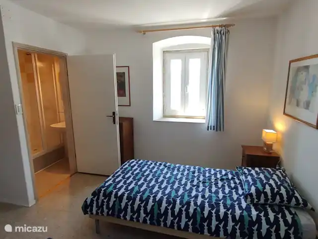 Fianona huren in Kroatië, Istrië, Labin - vakantiehuis Slaapkamer op verdieping met eigen douche en wastafel