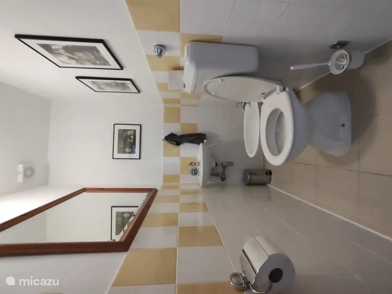 Separates WC und Bidet auf dem Boden