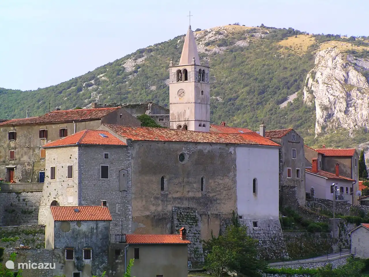 Die Stadt Plomin, Restaurants und Cafés mit Terrasse um die Ecke, 2 Gehminuten entfernt