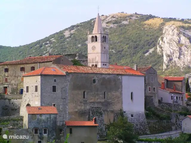 Fianona huren in Kroatië, Istrië, Labin - vakantiehuis Het stadje Plomin, restaurants en café met terras om de hoek, 1 minuutje lopen.