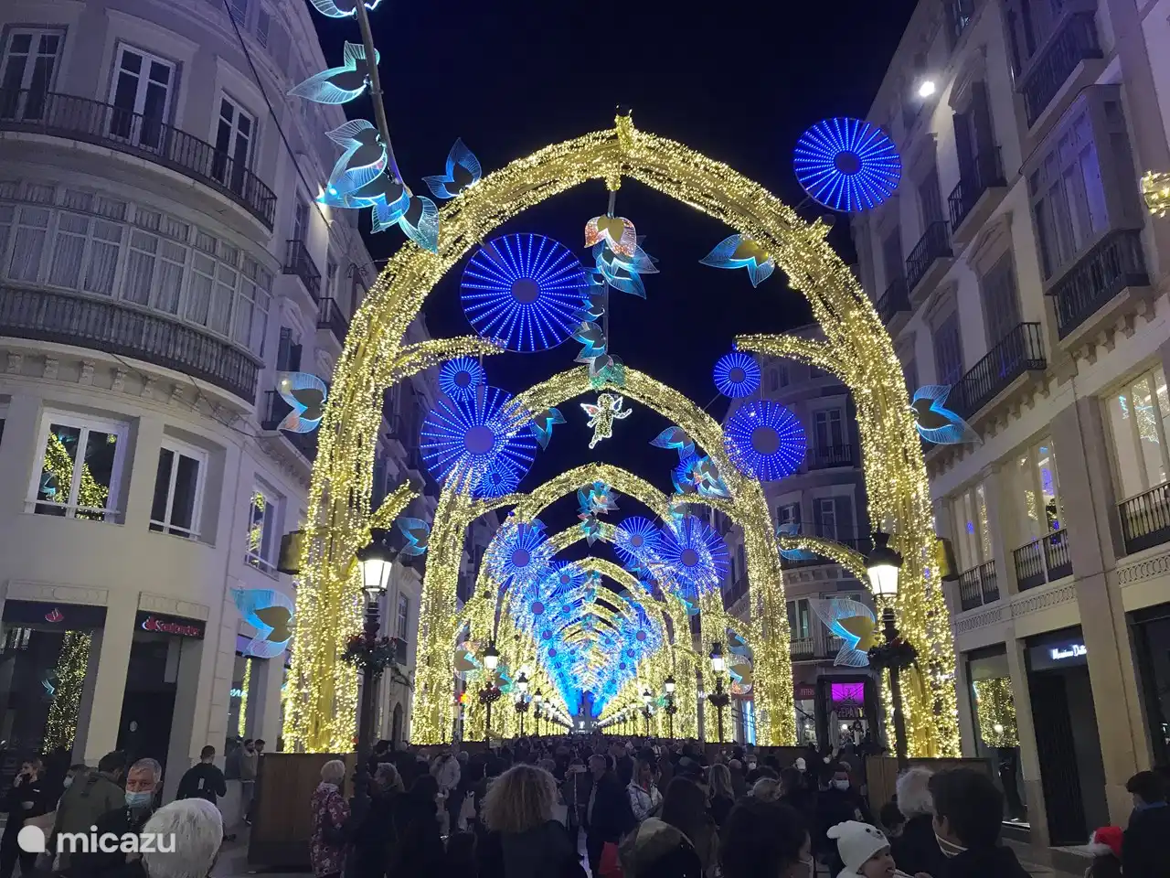 Lichtjesshow in Malaga van eind november tot en met 3 Koningen (6 januari). Bereikbaar met OV of auto binnen 25 minuten