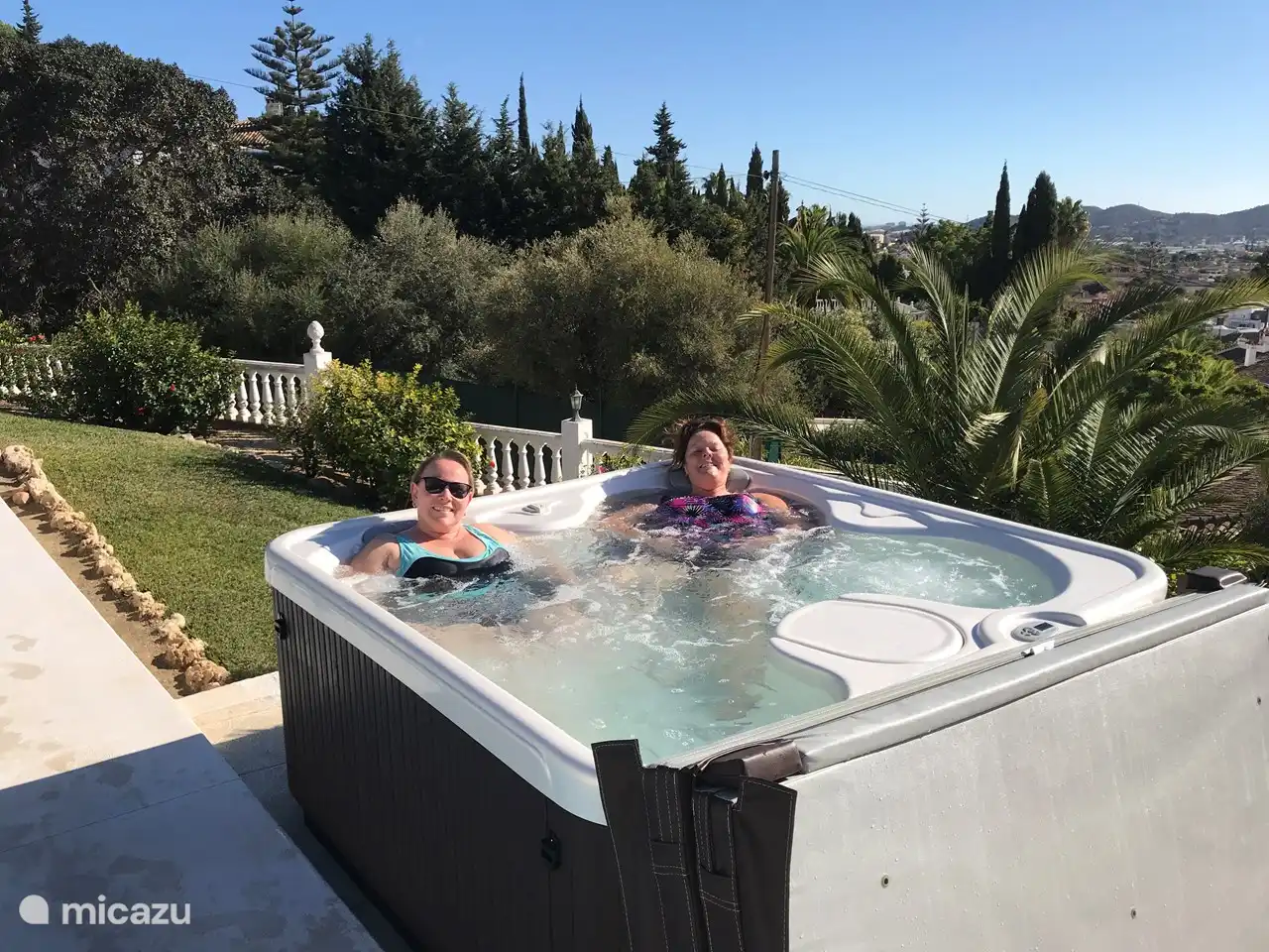 Heerlijk in de jacuzzi, vooral tijdens de wat frissere winter maanden (jacuzzi is gesloten in juli en augustus i.v.m. de warmte).