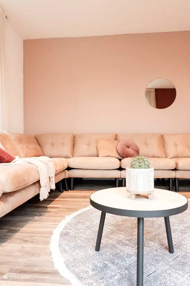 Die gemütliche Sitzecke bietet Platz für die ganze Familie!