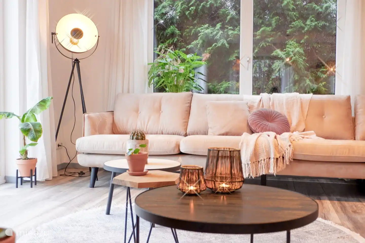 Die gemütliche Sitzecke bietet Platz für die ganze Familie!