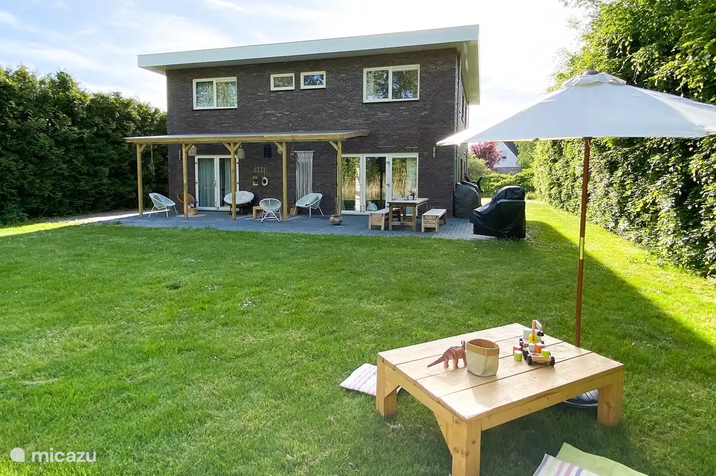 Genießen Sie gemeinsam in unserem großen Garten oder unter der Veranda