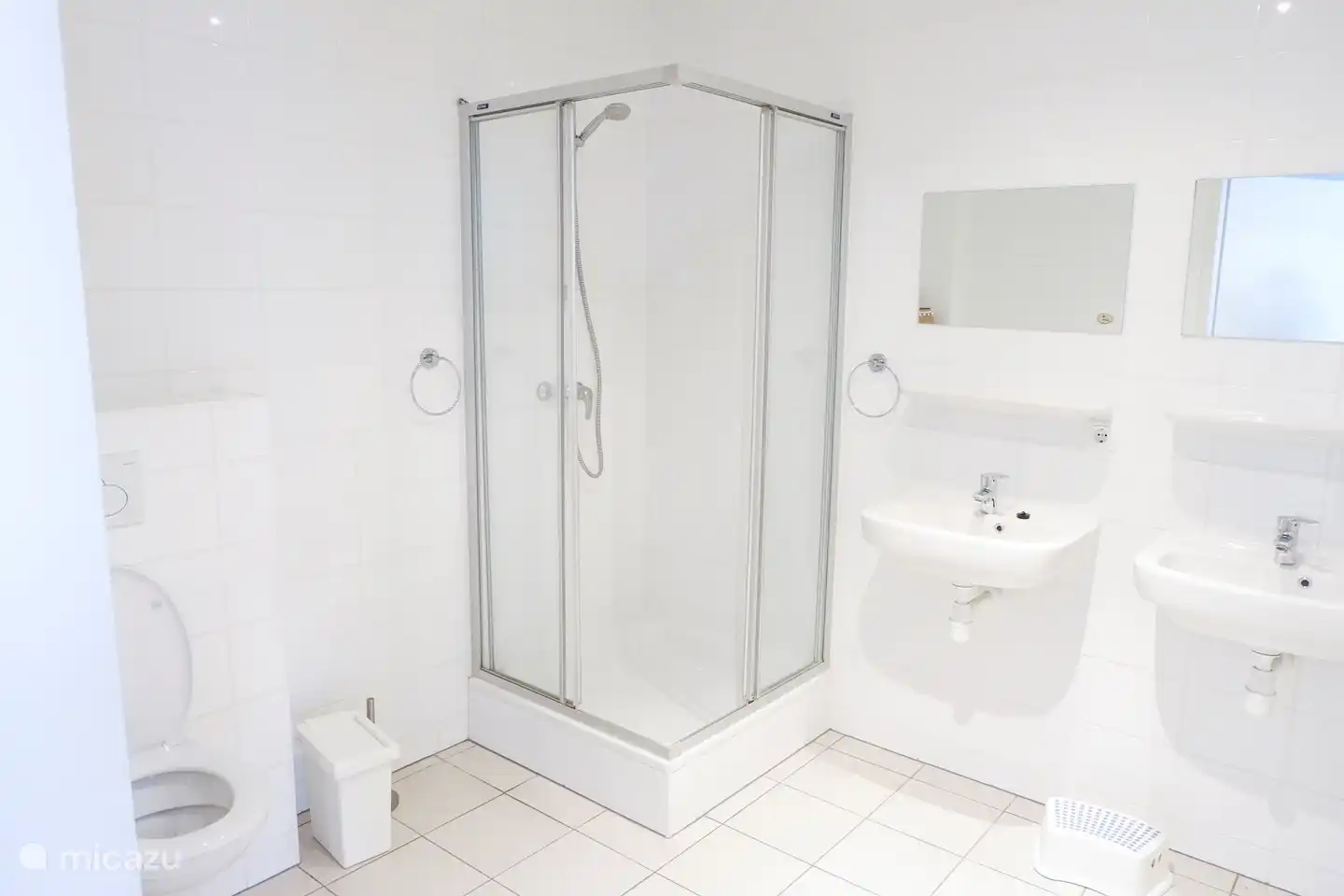 Badezimmer im Erdgeschoss, neben dem Hauptschlafzimmer