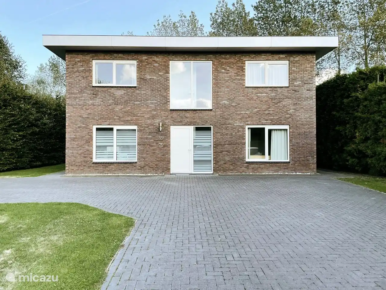 Geräumige Villa mit 5 Parkplätzen vor Ort