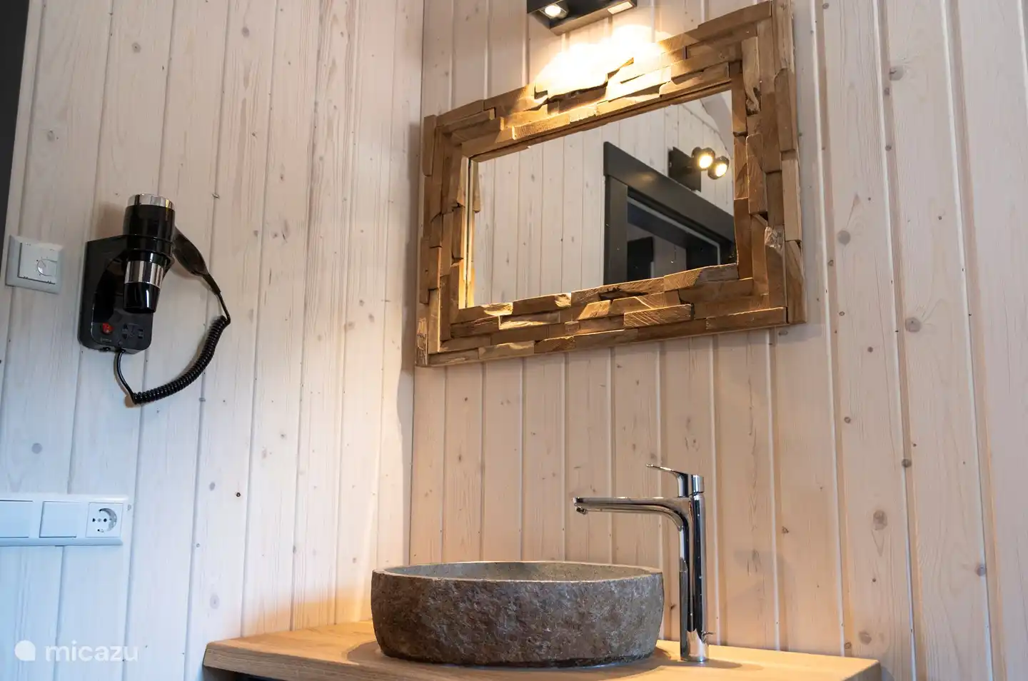 Waschbecken Badezimmer 1 und 2